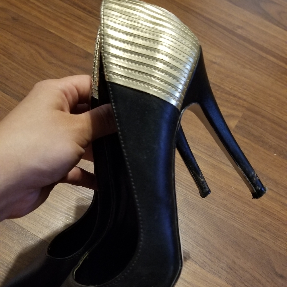 Pumps - Picture 4 of 5